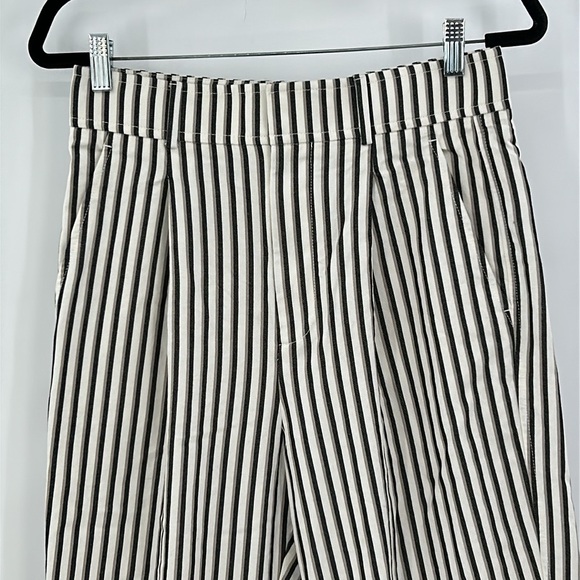 Everlane Black and White Striped Cropped Pants - Picture 5 of 10